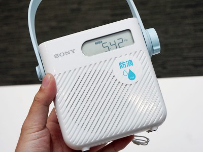 Слушайте музыку прямо в ванной! Водонепроницаемый радиоприемник Sony ICF-S80.