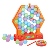 Настольная интерактивная игра Ummi 93788 Save the Bee